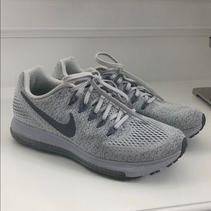 Size 7 Nike zoom all out